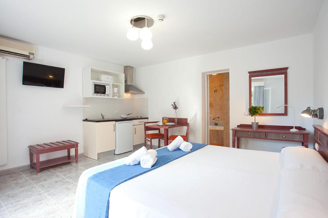 Apartamentos Cala Murada Tennis Bagian luar foto