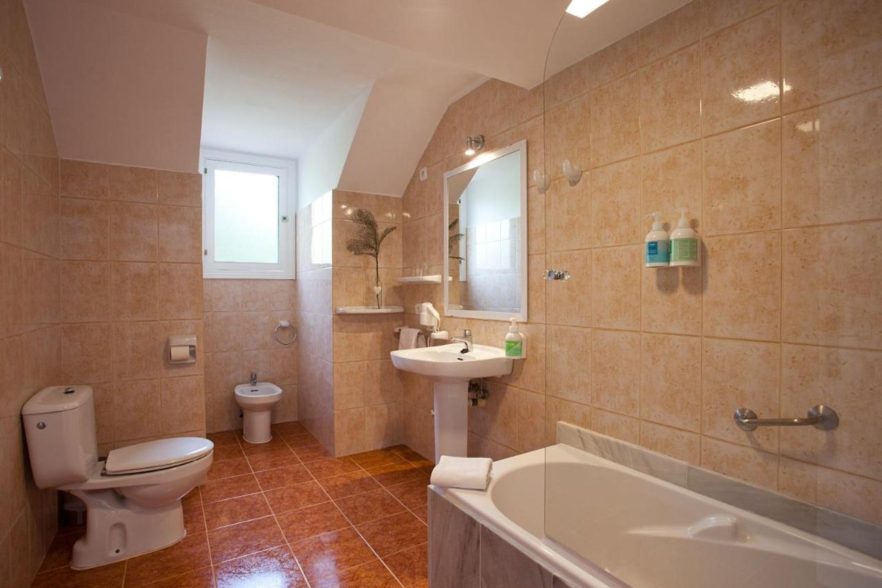 Apartamentos Cala Murada Tennis Bagian luar foto