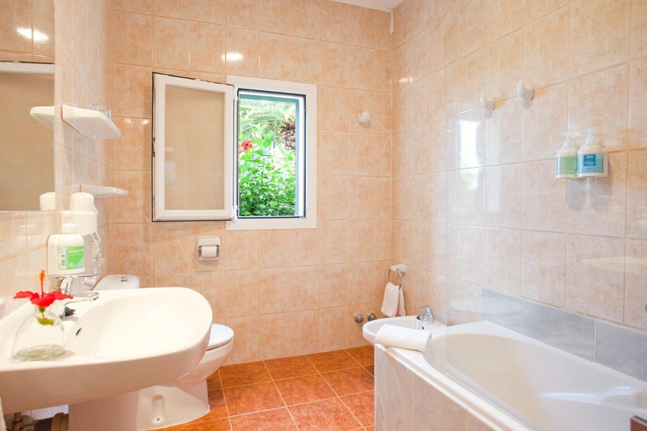 Apartamentos Cala Murada Tennis Bagian luar foto