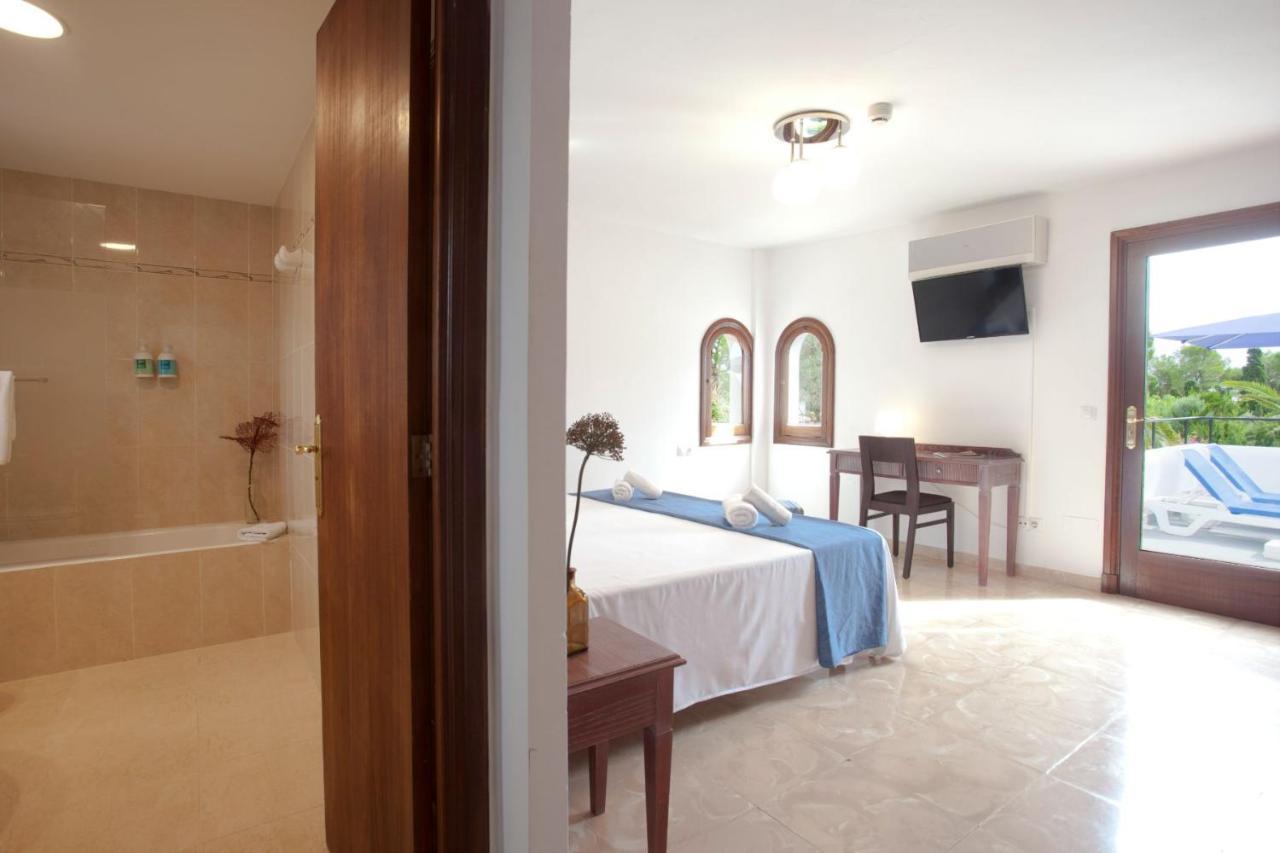 Apartamentos Cala Murada Tennis Bagian luar foto