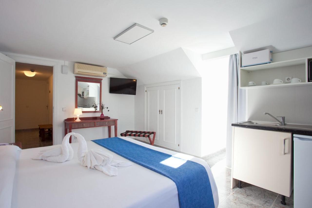 Apartamentos Cala Murada Tennis Bagian luar foto