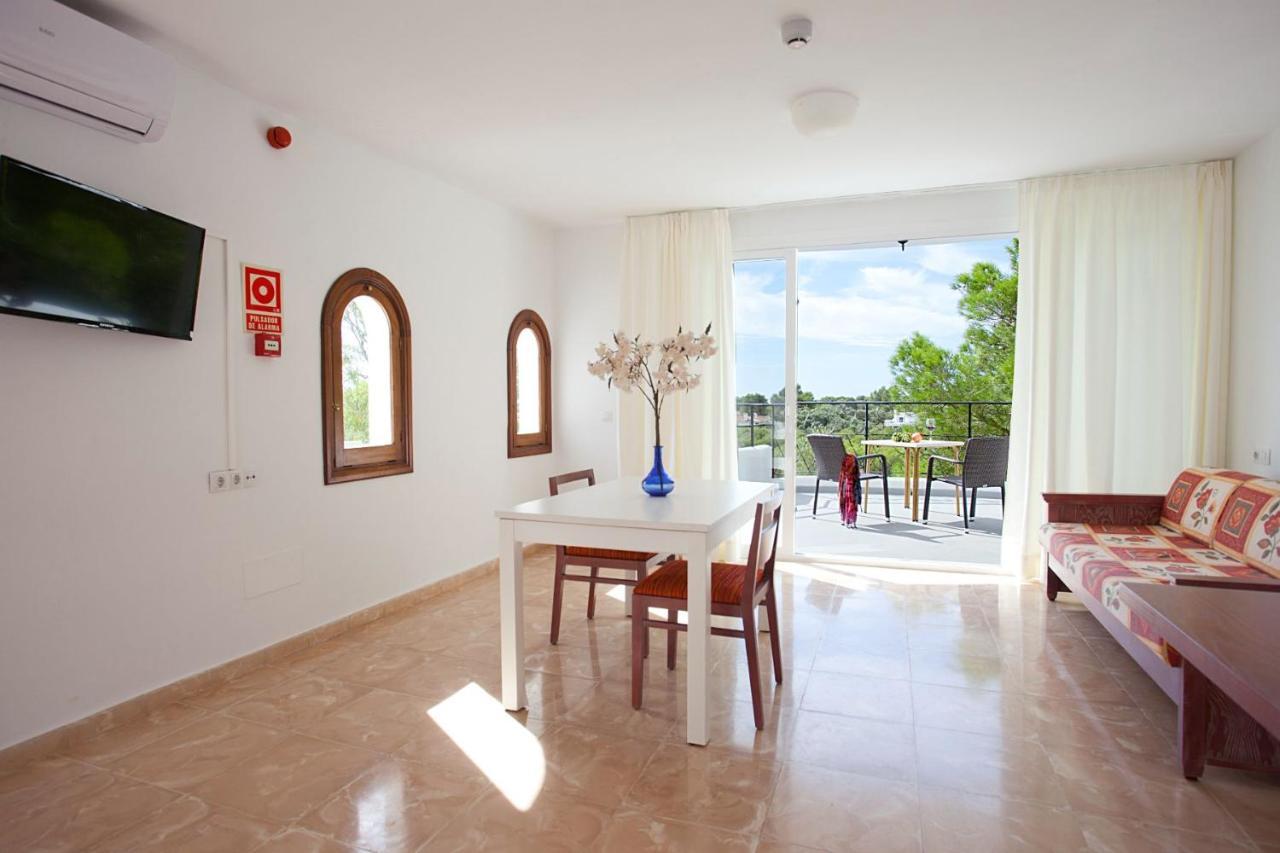 Apartamentos Cala Murada Tennis Bagian luar foto