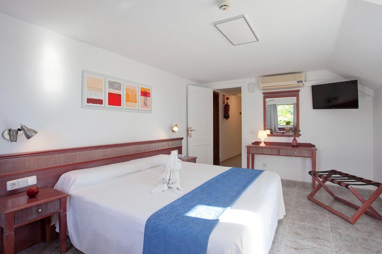 Apartamentos Cala Murada Tennis Bagian luar foto