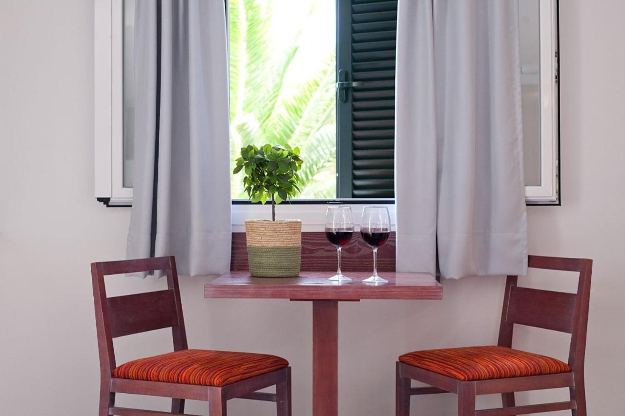 Apartamentos Cala Murada Tennis Bagian luar foto