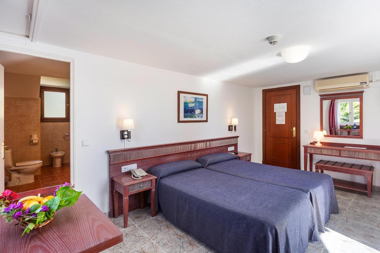 Apartamentos Cala Murada Tennis Bagian luar foto