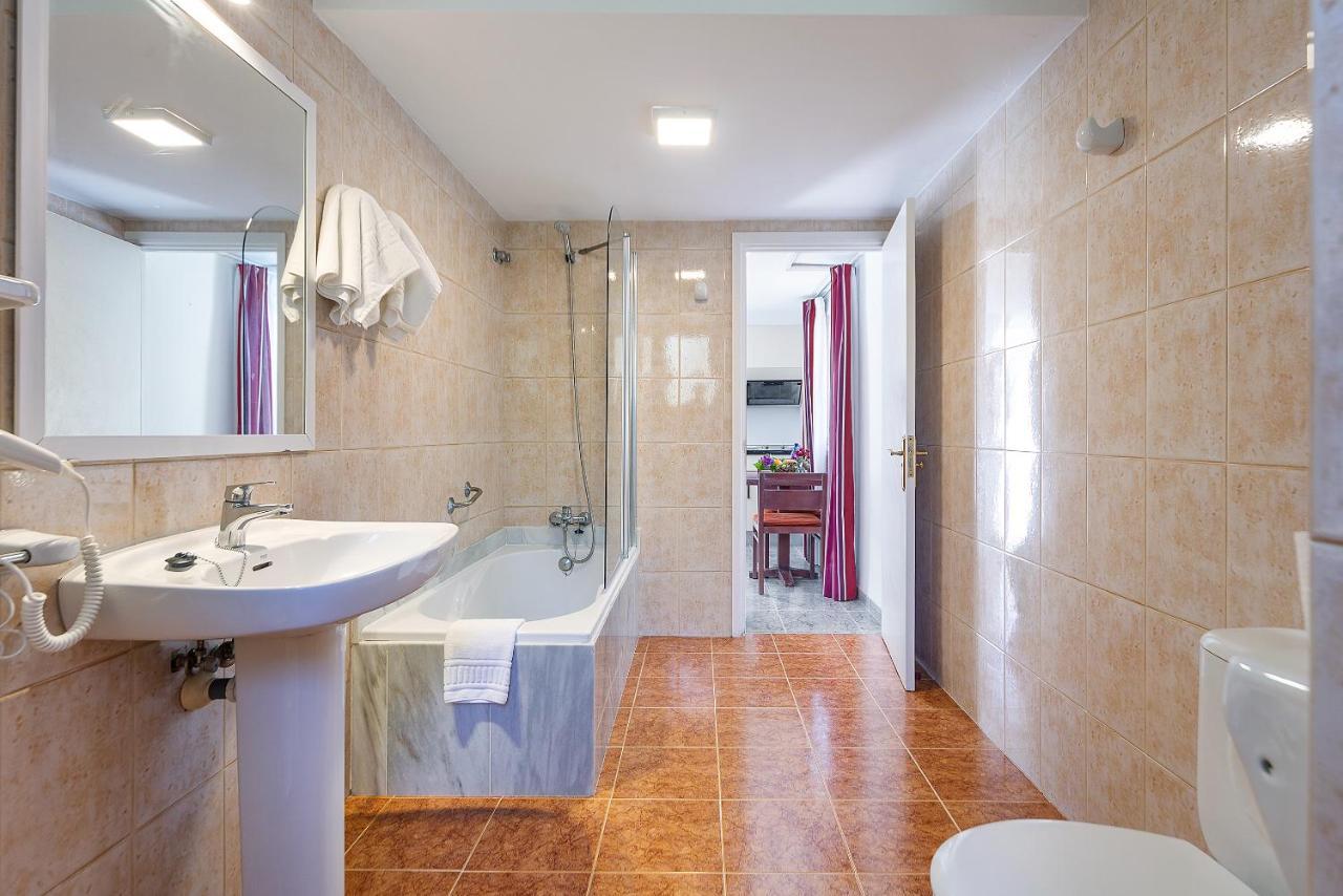 Apartamentos Cala Murada Tennis Bagian luar foto