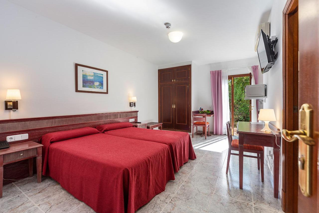 Apartamentos Cala Murada Tennis Bagian luar foto