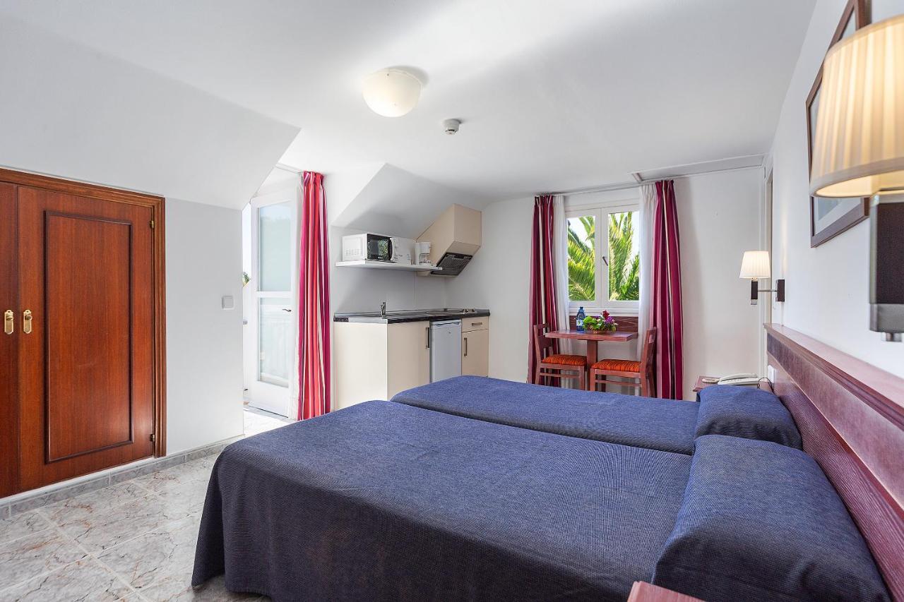 Apartamentos Cala Murada Tennis Bagian luar foto
