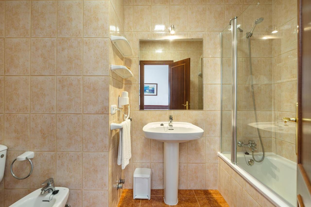 Apartamentos Cala Murada Tennis Bagian luar foto
