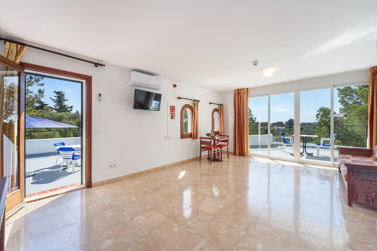 Apartamentos Cala Murada Tennis Bagian luar foto